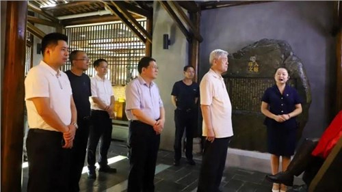 原國務(wù)院參事、國家制造強國建設戰略咨詢(xún)委員會(huì )委員張綱一行來(lái)集團白沙溪茶廠(chǎng)考察調研