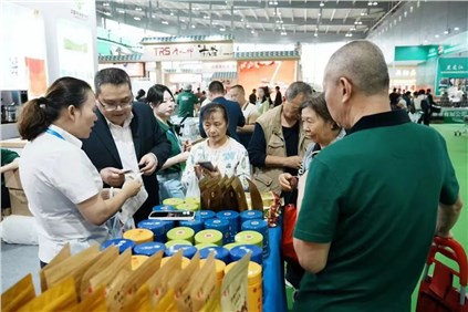 我與中部農博會(huì )的24年 | 集團公司副董事長(cháng)吳浩人：連續24年參加，進(jìn)行品牌展示與新品推廣