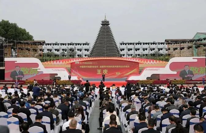 第十七屆中國茶業(yè)經(jīng)濟年會(huì )召開(kāi)，集團公司繼續排名中國茶企百強前列，白沙溪茶廠(chǎng)、益陽(yáng)茶廠(chǎng)榮獲多項榮譽(yù)