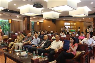 中非經(jīng)貿博覽會(huì )10國代表考察公司